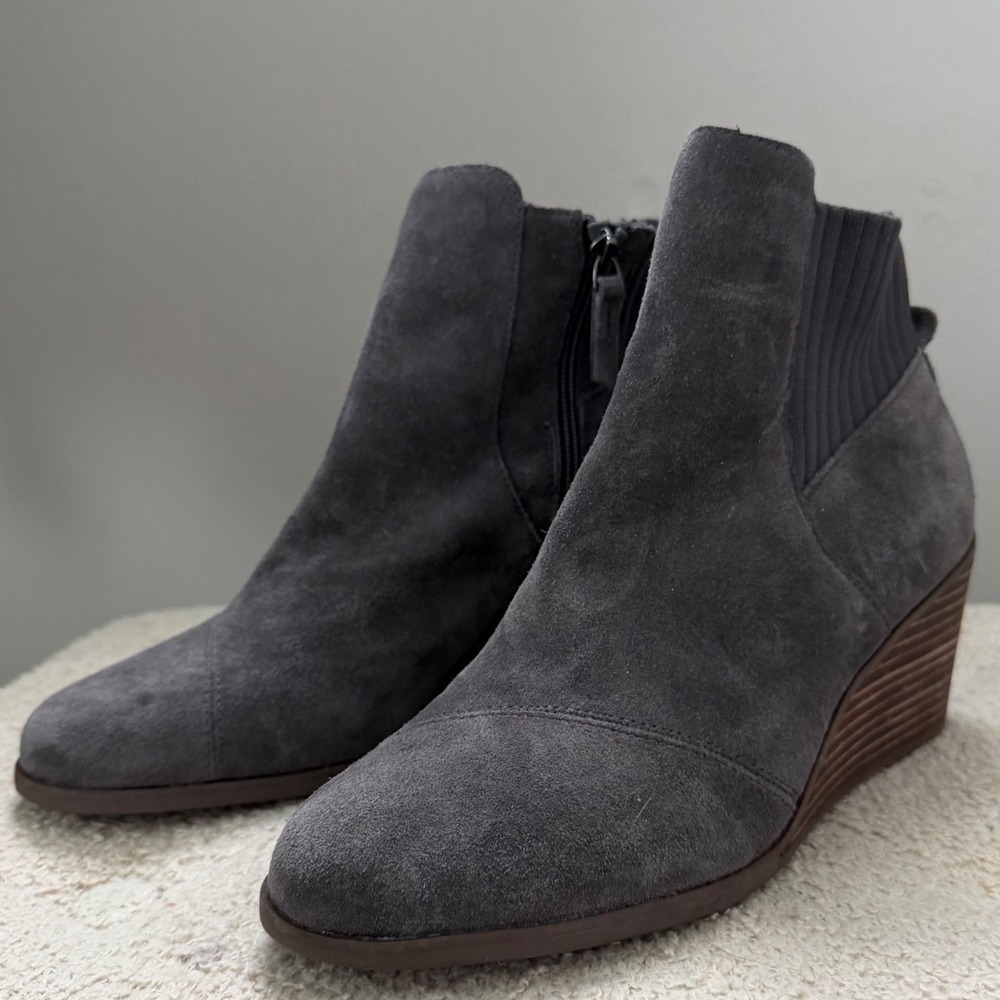 TOMS Kelsey Grey Suede Wedge Booties Ankle Boots Minimalist Dark Academia 9.5